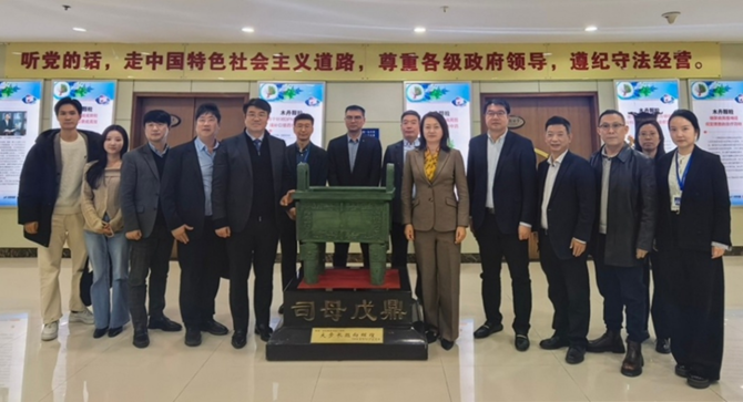 유현승 시지메드텍 대표이사(왼쪽에서 5번째)와 자오징(赵菁) 부창제약 부이사장(오른쪽에서 6번째)이 중국 부창제약 본사에서 리조멧의 중국 사업 협력 방안에 대한 논의를 마치고 기념촬영을 하고 있다. ⓒ 시지메드텍.