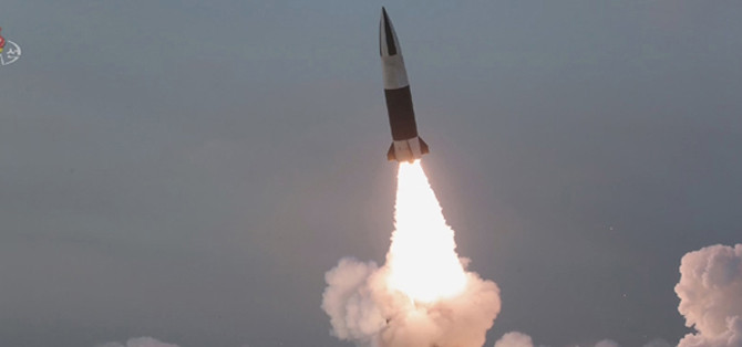 북한이 탄도미사일로 추정되는 미상의 발사체를 27일 동해상으로 발사했다. ⓒ 연합뉴스