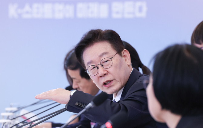 이 대통령은 30일 청와대 본관에서 '국가창업시대 전략회의'를 주재했다. ⓒ 연합뉴스