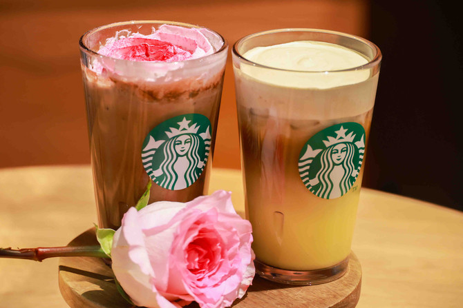 붉은 로즈 초콜릿(왼쪽)과 에스프레소 크림 프렌치 바닐라 라떼. ⓒ 스타벅스 코리아