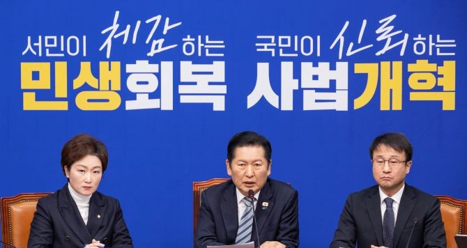 민주당 최고위원회의에서 발언하는 정청래 대표. © 연합뉴스