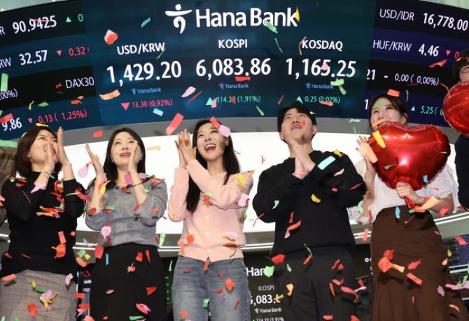 코스피가 사상 처음으로 6000포인트를 돌파하며 한국 증시의 새 역사를 썼다. ⓒ 연합뉴스