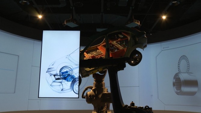 Park1538광양 제품전시존에 HyperNO가 적용된 자동차 모형이 전시돼 있다. ⓒ 포스코