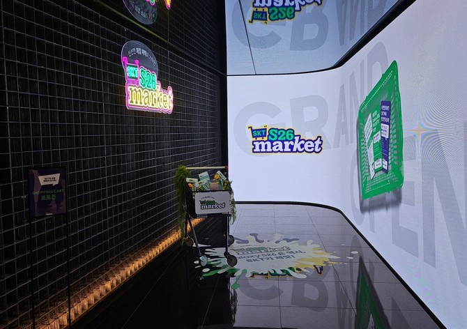 입장하자마자 보이는 카트와 큰 스크린. = 박지혜 기자