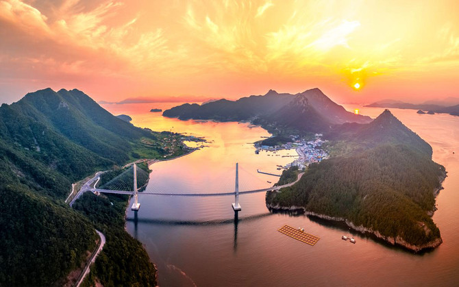 문화체육관광부가 주최하고 한국관광공사가 주관한 2026년 '섬-기업 상생 관광프로젝트' 공모사업에 선정된 사량면 상도 전경. ⓒ 통영시