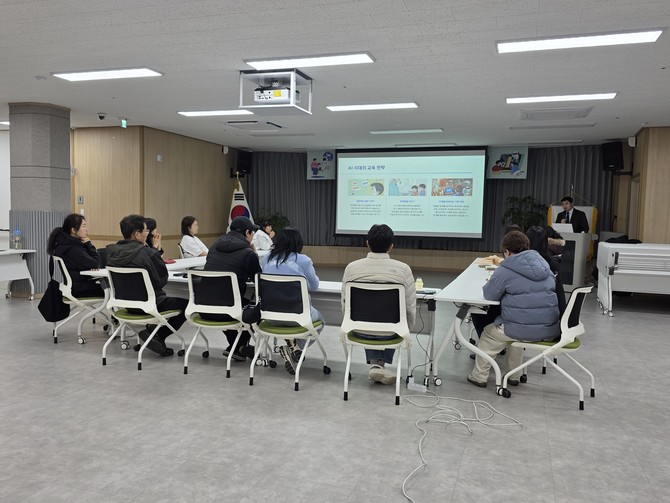 고성군가족센터가 고성군에 거주 중인 자녀가 있는 부모를 대상으로 AI 부모교육 '요즘 부모, 요즘 AI 이야기'를 실시하고 있다. ⓒ 고성군