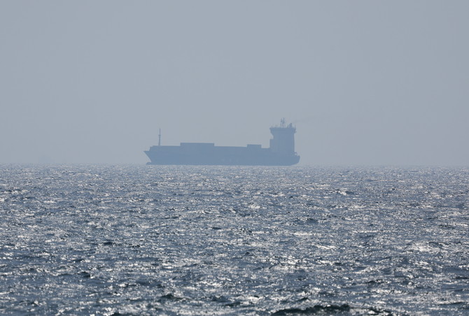 컨테이너선 한 척이 지난 2025년 6월23일 호르무즈 해협을 항해하고 있다. ⓒ 연합뉴스