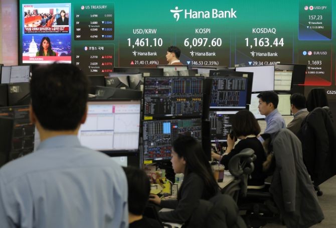 미국과 이스라엘의 이란 공습 여파로 3일 코스피 지수가 장중 6000선이 붕괴되는 등 급락하면서 올해 세 번째 매도 사이드카가 발동됐다. ⓒ 연합뉴스