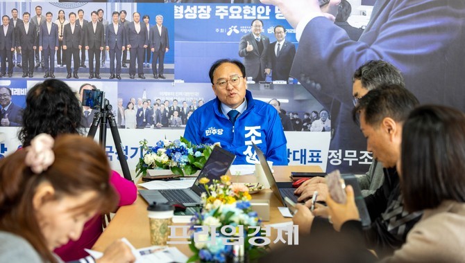 조상호 세종시장 예비후보는 지난 12일 세종시 나성동 선거사무소에서 가진 사단법인 전국지역신문협회 세종협회와 인터뷰를 하고 있다. ⓒ 프라임경제