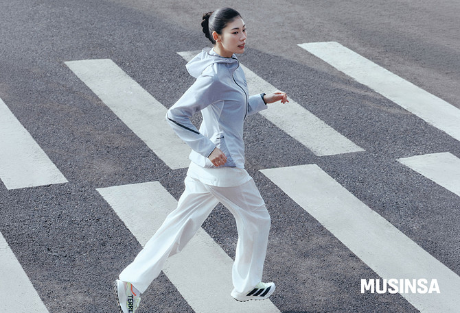 아디다스 아웃도어 라인 '테렉스' 화보. ⓒ 무신사