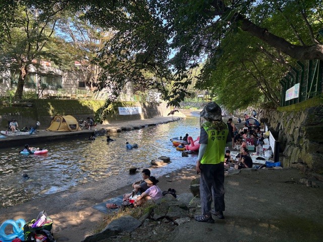고성군이 사회재난예방분야 경남도 평가에서 우수기관으로 선정된 '물놀이안전사고예방광경' 사진. ⓒ 고성군
