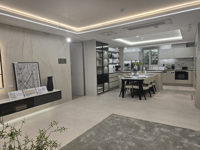 풍무역세권 수자인 그라센트 2차 견본주택 내 마련된 유니트. =전훈식 기자