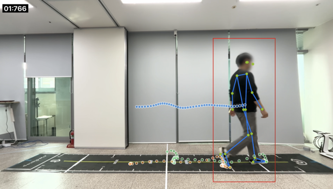 기자가 메디스텝을 체험하고 있는 모습. = 김우람 기자