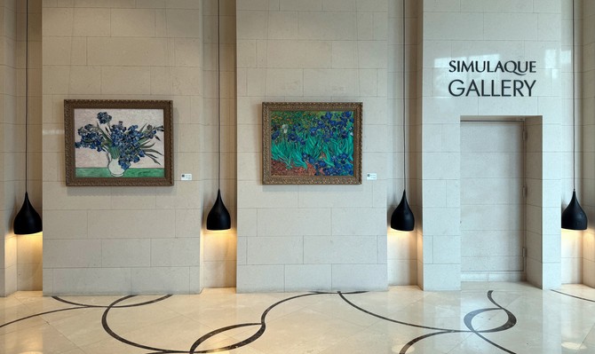 호텔 1층에 전시된 시뮬라크 갤러리 모습. = 이인영 기자