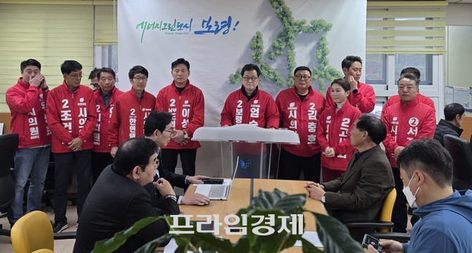 엄승용 후보는 9일 오전 보령시청 기자실에서 긴급 기자회견을 열고 경선 과정에서 제기된 갈등과 허위사실 논란 등을 설명하고 있다. ⓒ 프라임경제