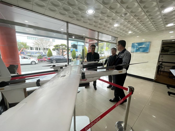 창원시가 드론 산업을 지역 경제를 견인할 핵심 혁신 동력으로 삼고, 탄탄한 산업 생태계 확장을 위해 유망 기업들과 현장 교류를 하고 있다. ⓒ 창원시