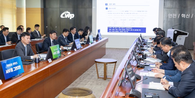 지난 18일 충남 태안 본사에서 경영혁신 프로젝트인 '톱티어 2.0 서부家 그린대로'의 주요 과제에 대한 발표회를 진행하고 있다. ⓒ 서부발전