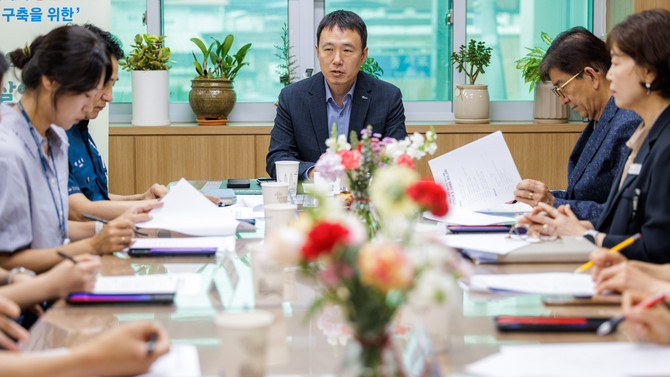 합천군이 합천군보건소에서 '2026년 상반기 정신건강 위기대응 지역협의체 및 자살예방회의'를 개최하고 있다. ⓒ 합천군