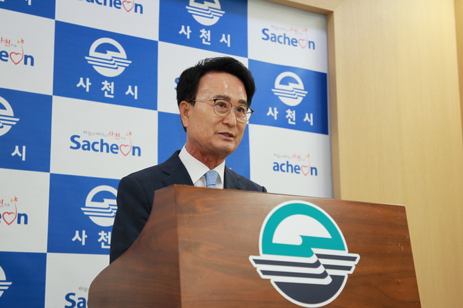 박동식 사천시장이 재선에 성공하고 민선 9기 우주항공 복합도시 특별법 국회 통과를 다짐하고 있다. = 강경우 기자