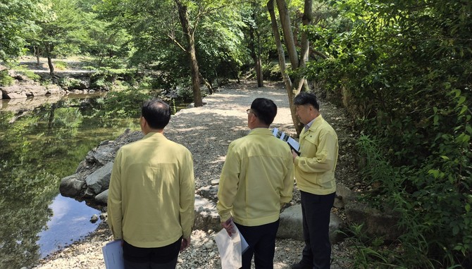 산림청은 12일 전북 완주군 내 불법시설 정비 현장을 방문해 추진 현황을 점검했다. ⓒ 산림청