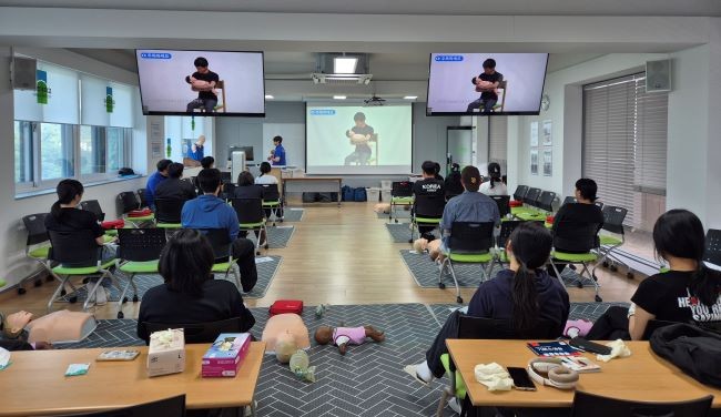 광주대학교 대학일자리플러스센터는 지난 12일 응급구조학과 재학생 18명이 참여한 가운데 학부(과) 맞춤 자격증 과정을 운영했다. ⓒ 광주대학교