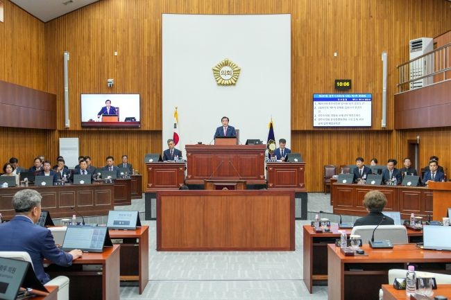 경주시의회가 17일 본회의장에서 제297회 임시회를 개회하고 제9대 경주시의회 마지막 회기 일정에 돌입했다. ⓒ 경주시의회