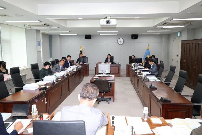 포항시의회 예산결산특별위원회는 포항시가 제출한 2026년도 제1회 추가경정예산안에 대한 종합심사에 돌입했다. ⓒ 포항시의회