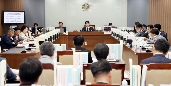 18일 충청남도교육청 소관 결산 승인안과 추가경정예산안 등 5건의 안건을 심사해 원안 의결했다. ⓒ 의회사무국