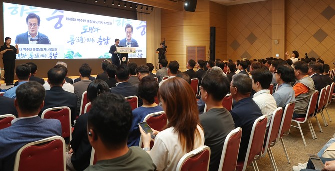 엄승용 당선인은 인사말을 통해 발전공기업 통합본사 보령 유치와 석탄화력발전소 폐지지역 지원 특별법 제정 등 두 가지 핵심 과제를 건의했다. ⓒ 보령시