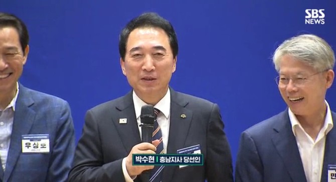 박수현 당선인이 21일 국회의원회관 대회의실에서 열린 광역·기초단체장 당선인 워크숍에 "오만에 15곳 중 10곳 잃었다"며 민선 9기 당선인들에 성찰을 주문했다. ⓒ SBS뉴스 캡처