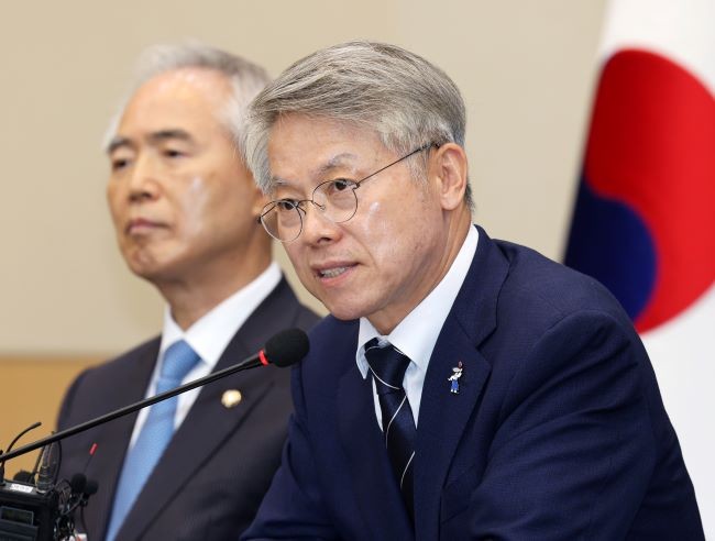 민형배 전남광주통합특별시장 당선인이 12일 광주 서구 김대중컨벤션센터에서 열린 더불어민주당 전남·광주 현장 최고위원회의에서 발언하고 있다. ⓒ 연합뉴스