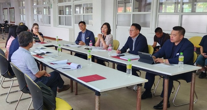 22일 충청남도교육청안전수련원 부여가족체험장을 방문해 폐교 활용 현황을 점검하고 '세대공감 에듀파크' 조성 가능성을 살펴보고 있다. ⓒ 충남교육감직 인수위원회