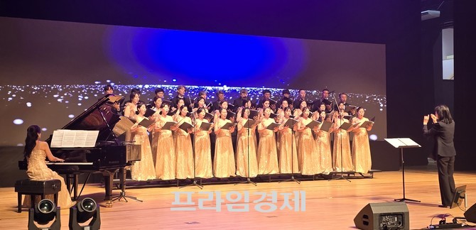 1일 보령문화예술회관에서 열린 엄승용 제10대 보령시장 취임식에서 축하공연을 하고 있다. =오영태 기자