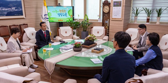 김홍열 군수는 2일 청양교육지원청, 청양경찰서, 청양소방서, 보훈단체협의회 등을 방문해 상생 협력 방안을 논의하고 있다. ⓒ 청양군