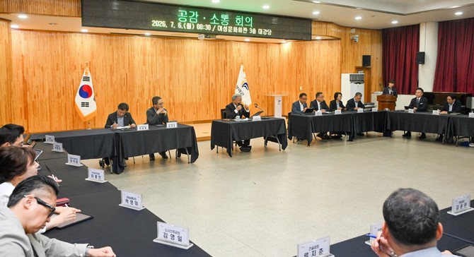 지난 6일 여성문화회관 3층 대강당에서 이용우 군수 주재로 민선 9기 첫 간부회의를 개최하고 있다. ⓒ 부여군