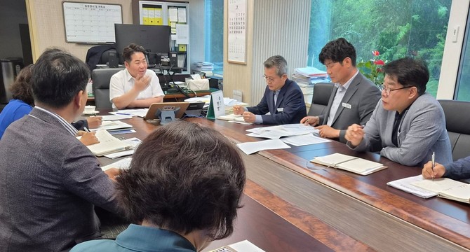 삼성투자 대응 관련 오세현 아산시장 주재 회의 진행 모습. ⓒ 아산시