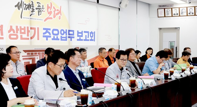 지난 9일 시청 중회의실에서 엄승용 시장이 '2026년 상반기 주요업무보고회'를 주재하고 있다. ⓒ 보령시