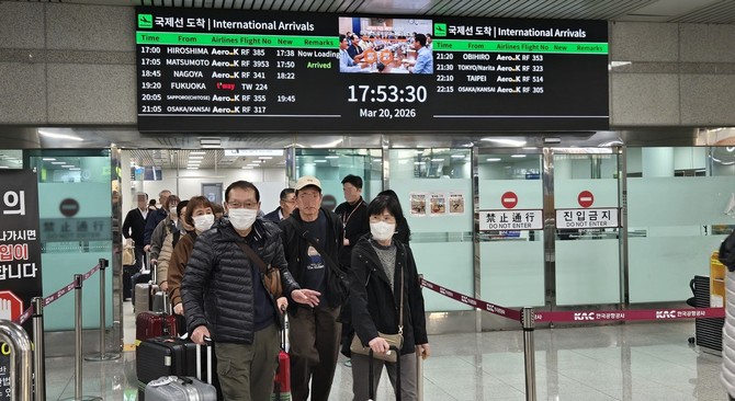 지난 3월 일본인 관광객들이 에어로케이를 타고 청주공항으로 입국하는 모습. ⓒ 에어로케이항공