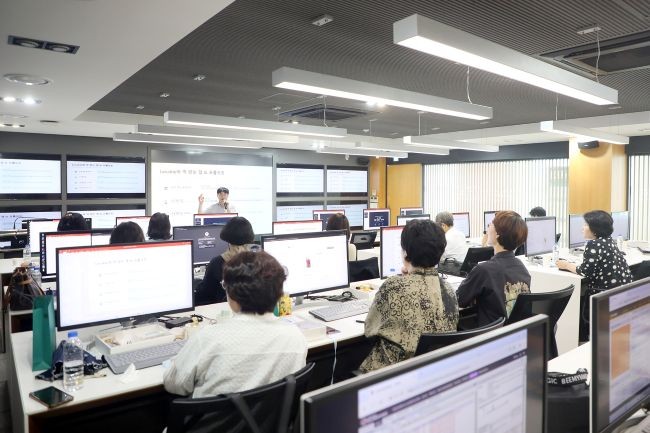 전두용 교수가 직무연수를 진행하고 있다. ⓒ 영남이공대학교