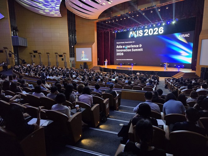 지난 15일 서울 삼성동 코엑스에서 열린 통합 경영혁신 콘퍼런스 'AXIS 2026'에서 참석자들이 기조강연을 듣고 있다. = 김상준 기자