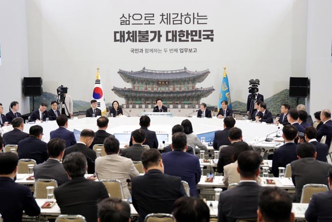 이날 업무보고는 시간 제한으로 원래 계획된 것과 반대로 △개보위 △방미통위 △과기정통부 순으로 진행됐다. ⓒ 연합뉴스