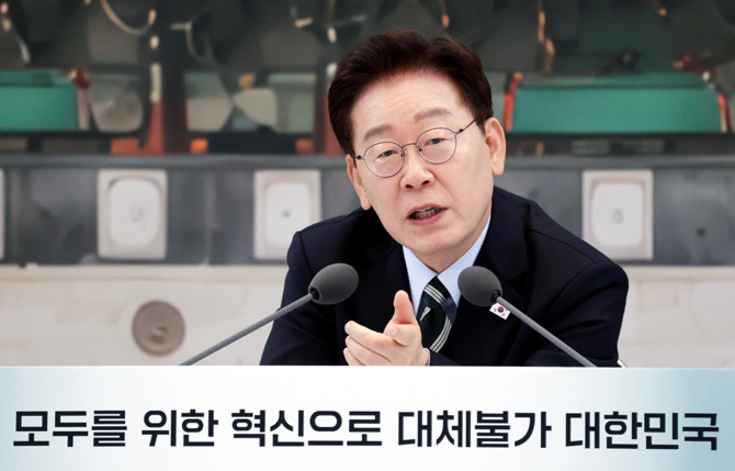 이 대통령은 16일 청와대 영빈관에서 △과기부 △방미통위 △개보위 등 3개 부처의 업무보고를 받았다. ⓒ 연합뉴스