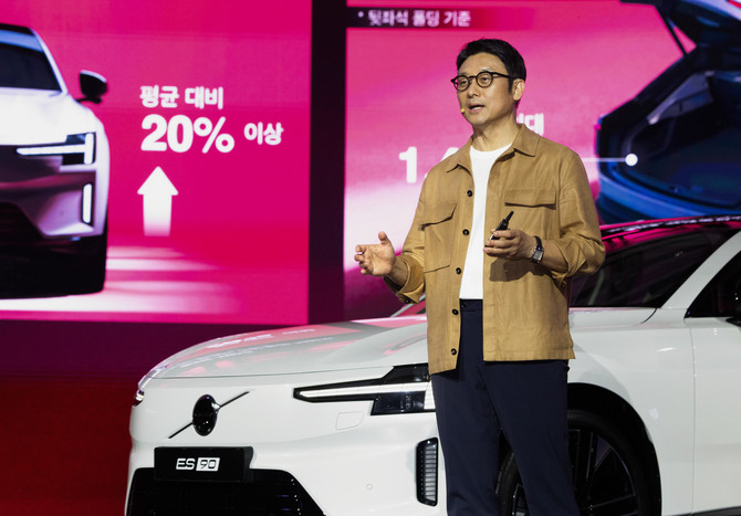 이윤모 대표는 ES90이 전동화 미래를 향한 볼보자동차의 비전과 모든 기술력을 집약한 차세대 플래그십 모델이라고 강조했다. ⓒ 볼보자동차코리아