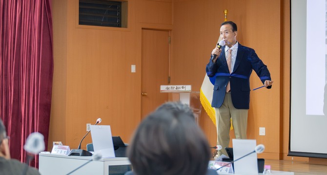 지난 23일 민선9기 주요현안업무보고회에서 김홍열 군수가 민선 9기 군정방향을 설명하고 있다. ⓒ 청양군