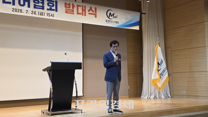 24일 충남 보령시 대천리조트 동백홀에서 열린 충청미디어협회 창립 발대식에서 엄승용 보령시장이 축사를 하고 있다. = 오영태 기자