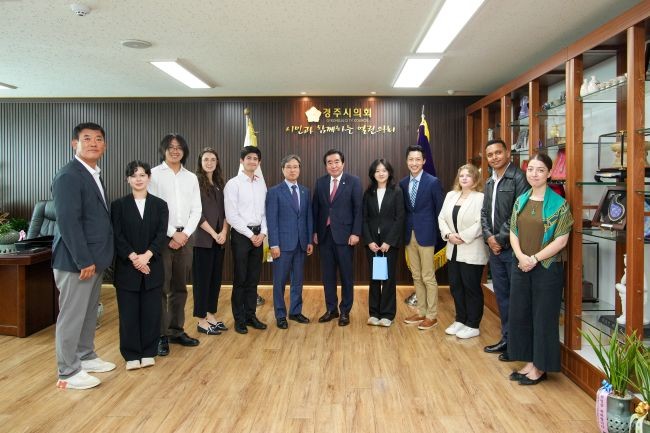 경주시의회는 지난 23일 경주시의회 의장실에서 '2026년도 한·미의회 청소년 교류사업' 방한단을 맞아 환영행사를 개최했다. ⓒ 경주시의회