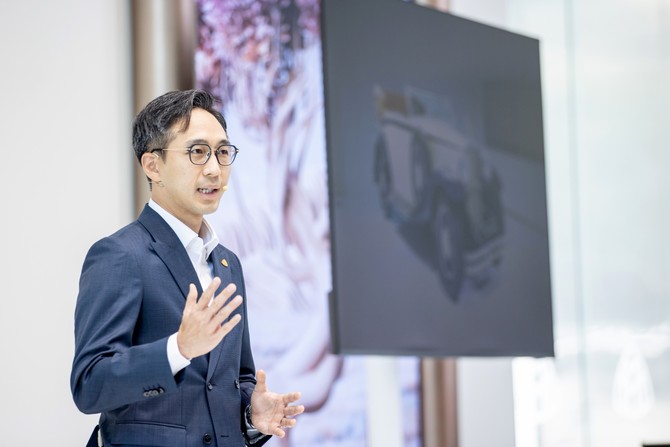 마이바흐의 브랜드 철학과 한국 시장의 중요성을 설명하는 김은중 메르세데스-벤츠 코리아 제품 및 세일즈 부문 총괄 부사장. ⓒ HS효성더클래스