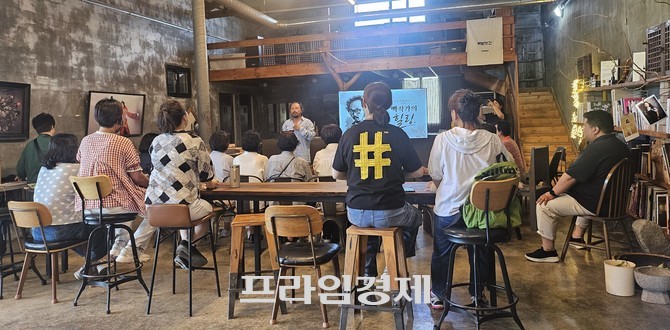지난 8일 빽방앗간에서는 '영동읍 전달자 힐링시스템 현장 워크숍–빽작가의 힐링 프로그램'을 운영하고 있다. ⓒ 프라임경제
