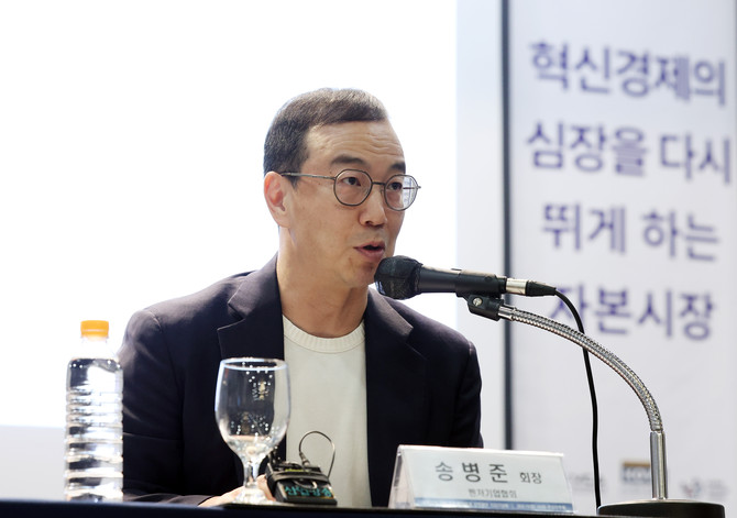 지난 6월15일 송병준 벤처기업협회 회장이 기자간담회에서 정책 제안서를 발표하고 있다. ⓒ 연합뉴스