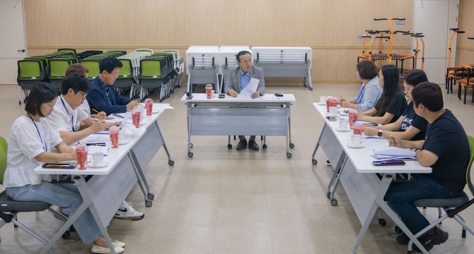 지난 10일 김홍열 군수가 사회복지관을 방문해, 간담회를 진행하고 있다. ⓒ 청양군